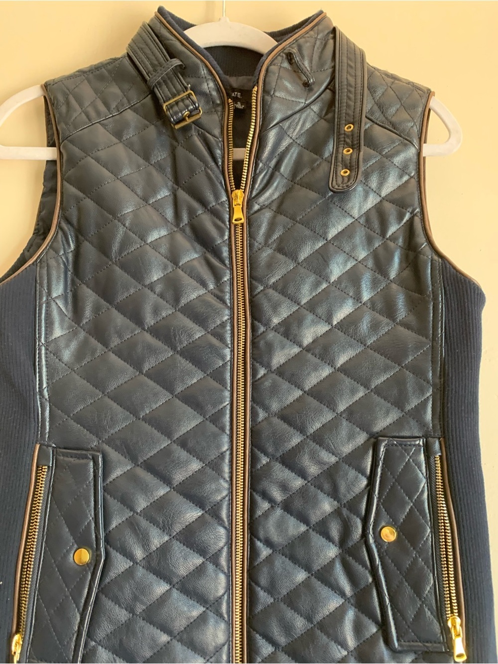 Fate Quilted Faux-Leather Vest in Navy with Gold Hardware Women Size Small - Picture 2 of 4